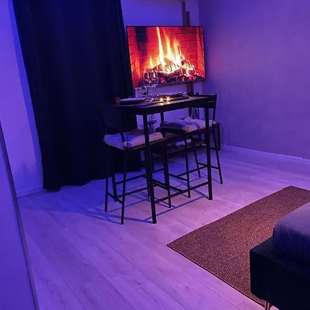 La Splenzia Jacuzzi Wifi Clim Apartment *